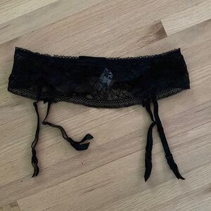 La Senza Lace garter belt